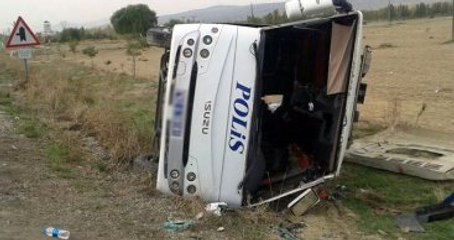 Çevik Kuvvet Otobüsü Devrildi! 2'si Ağır 3 Polis Yaralı