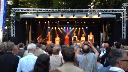 Première représentation en public de la troupe du spectacle musical Un été 44