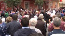 Şehit Polis Kadir Cihan Karagözlü'nün Helallik İçin Cenazesi Evinin Önüne Getirildi
