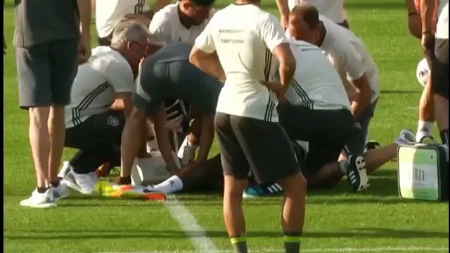 Euro 2016 : coup dur pour l'Allemagne qui perd Rüdiger victime d'un duel musclé avec Thomas Muller