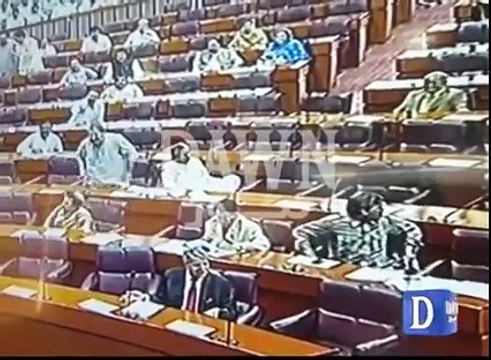 Watch How Speaker Ayaz Sadiq Supporting Khawaja Asif on His Derogatory Remarks, Mobile Video