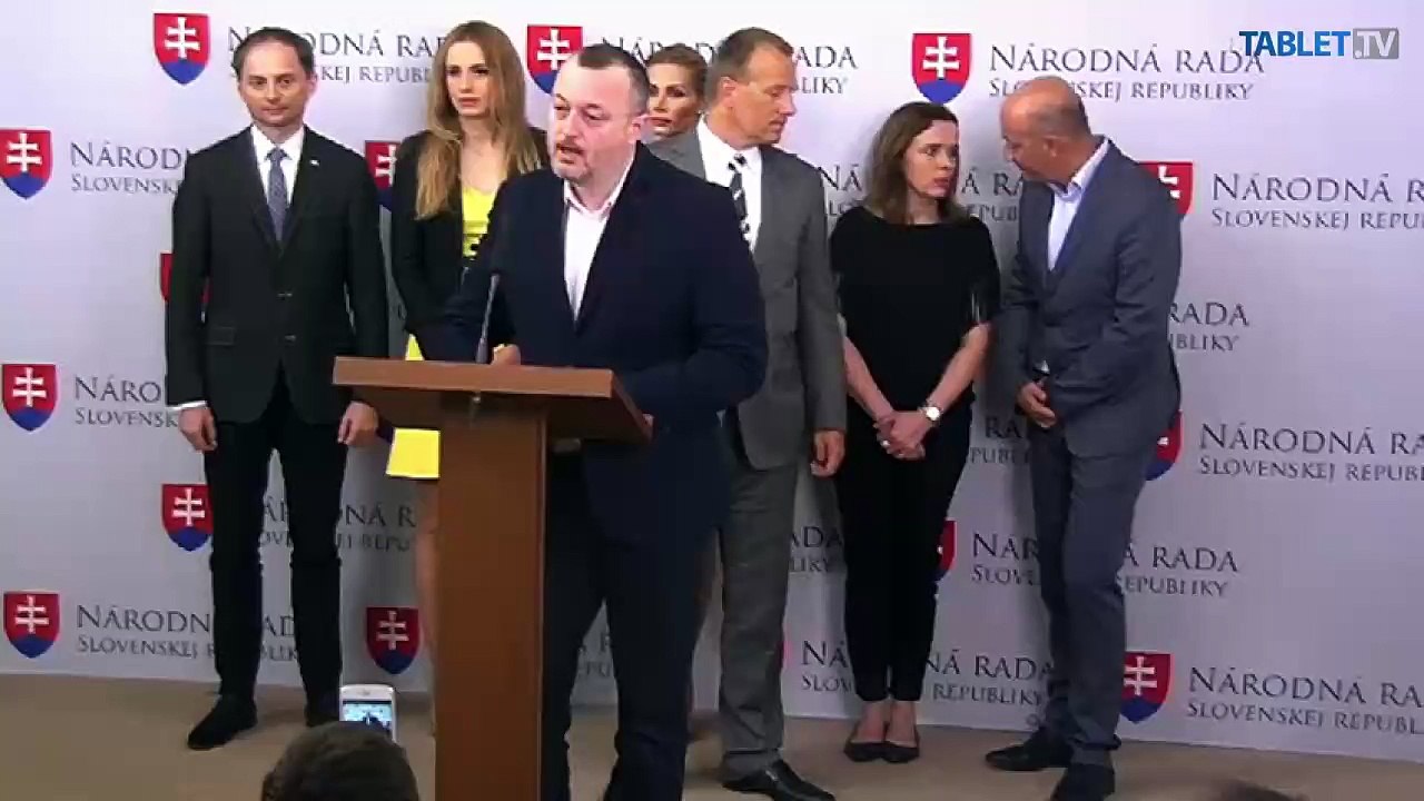 ZÁZNAM: SME RODINA: M. Šimkovičová hlasovala za kolegu, mala by sa vzdať mandátu 