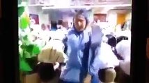 ye kn sa deen~e~islam hai ak orat Jamat Karwa rahi hai