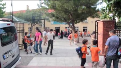 Öğretmenin Sınıfta Korku Filmi İzlettiği İddiası