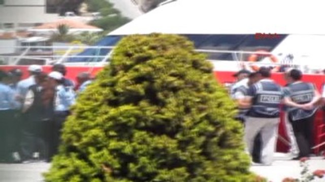 İzmir Sakız Adası'ndan 8 Mülteci Çeşme'ye İade Edildi