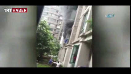 Çocuğunu 3. kattan aşağı bıraktı