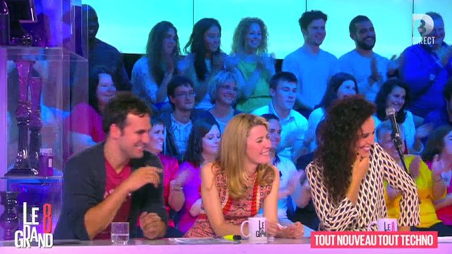Hapsatou Sy et Roselyne Bachelot prises d'un fou rire dans Le Grand 8