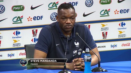 Bleus - Mandanda : "On sait à quoi s'attendre contre la Roumanie"