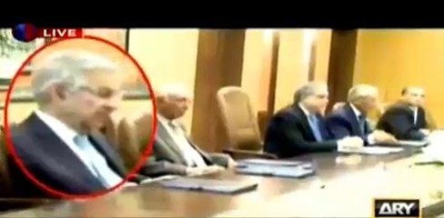 Sami Ibrahim Plays Video Shwoing Tense Body Reactions of Ishaq Dar & Khwaja Asif in Front of COAS