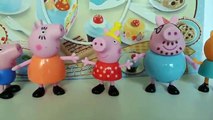 Pig George da Familia Peppa Pig abrindo brinquedo Para Aniversario da Peppa!!! Em Portugues