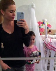 Бородина и Маруся в детской комнате Теоны