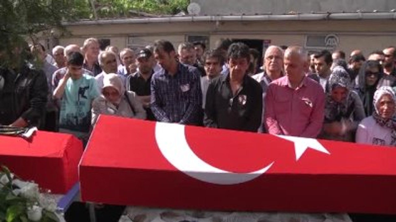 Vezneciler'deki Terör Saldırısında Hayatını Kaybeden Esra Tekin ile Eşi Hakan Tekin'in Cenazeleri...