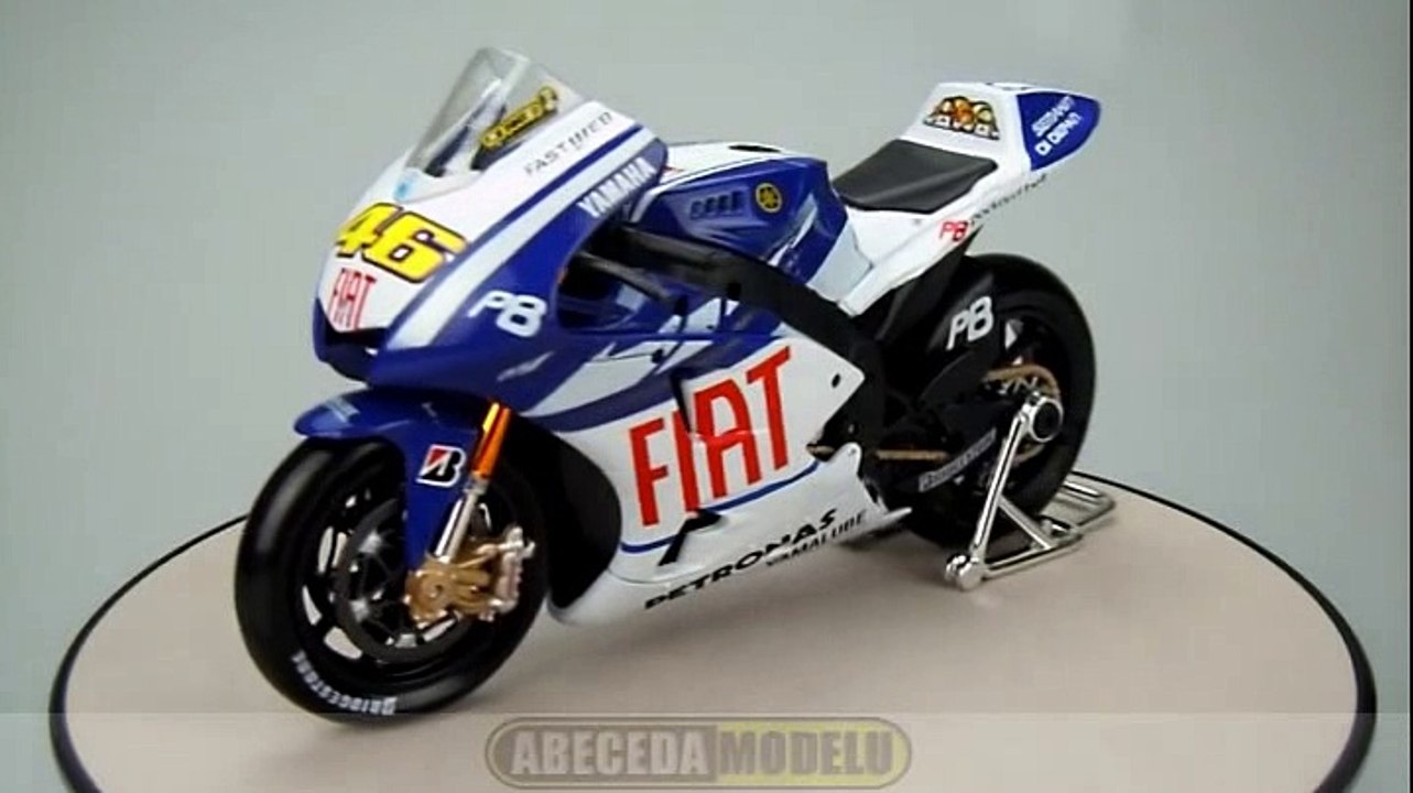 Yamaha YZR-M1 2010 Rossi No.46 MotoGP Maisto 1/10