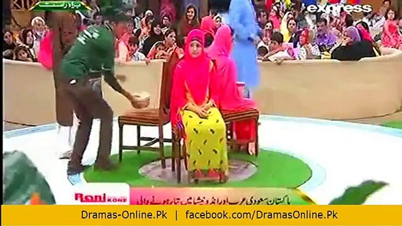 Aamir Liaquat Humiliating Another Guy in Pakistan Ramzan Show