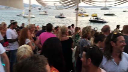 Clockwork Orange sunset at Cafe Mambo 2015 - Vangelis - Chung Kuo