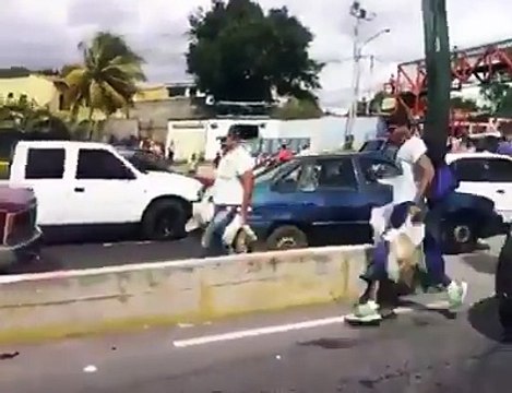 Saquearon camión de pollos vivos en Cabudare