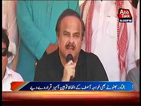 Khawaja Asif ko 25 nahi 100 joote lagane chahye - Asad Umer