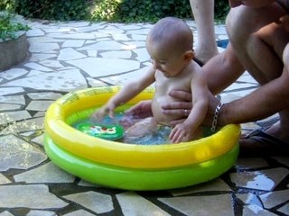 Quentin découvre sa piscine "suite"