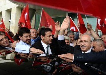 CHP Lideri Kılıçdaroğlu'na Ankara'da Kalabalık Karşılama