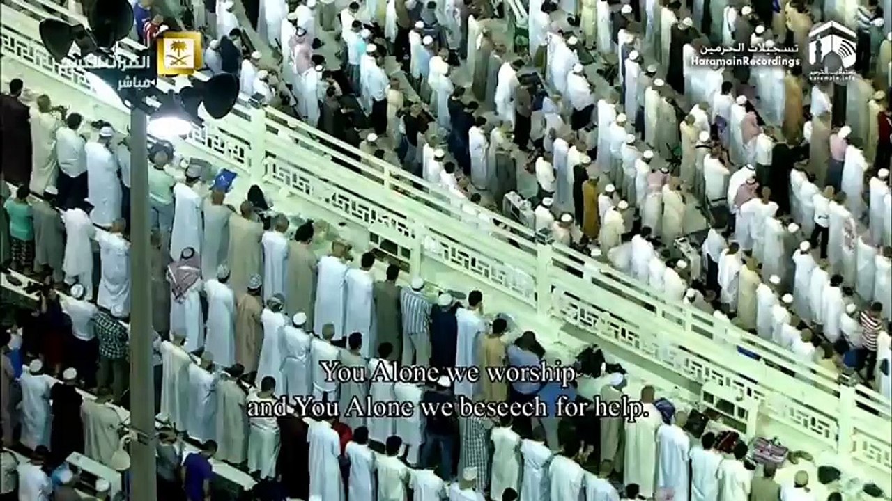 امام کعبہ الشیخ عبدالرحمن السدیس مسجد الحرام میں نماز تراویح پڑھا رہے ہیں