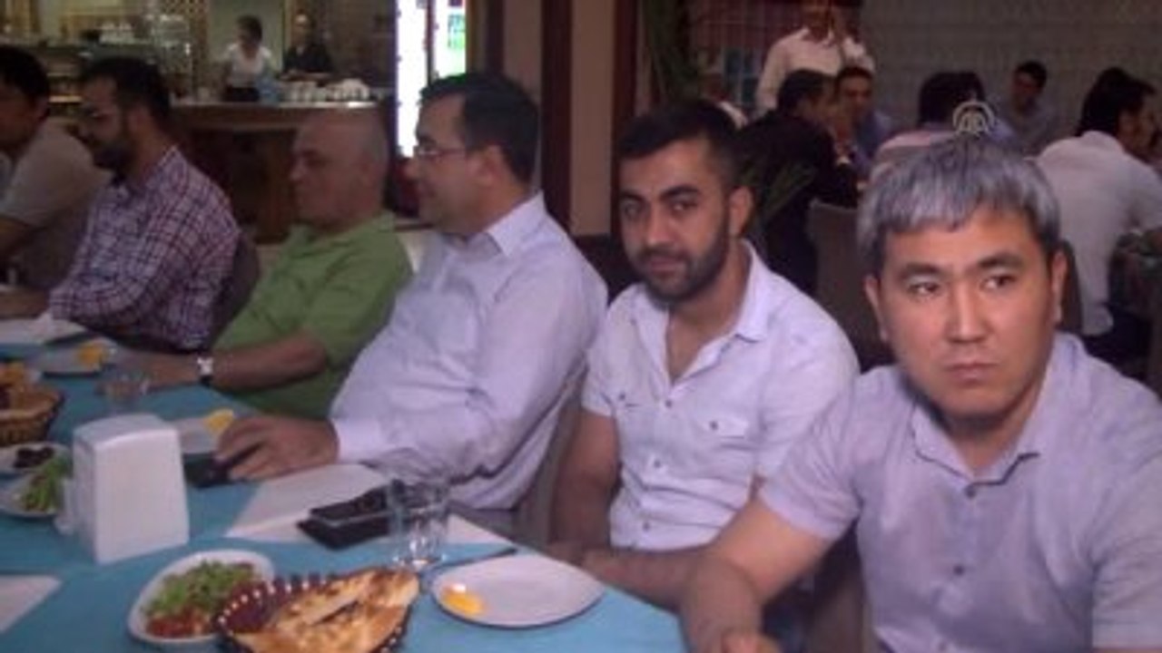 Kırgızistan'da Türk İş Adamlarından İftar Yemeği
