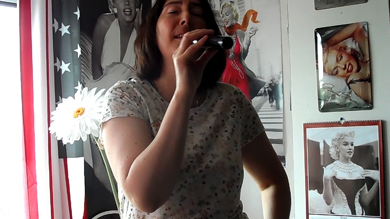 lorie  sur un air  latino!!..