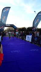 ENTRADA FINAL TRIUNFAL EQUIPO DE TRIATLETAS VERDIBLANCOS EN TRIATLON SEVILLA 2016