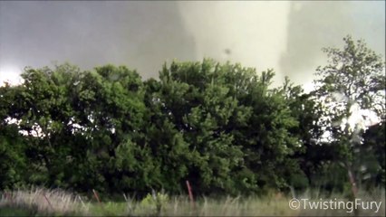 Terrifying Footage of Deadly Tornado in Oklahoma