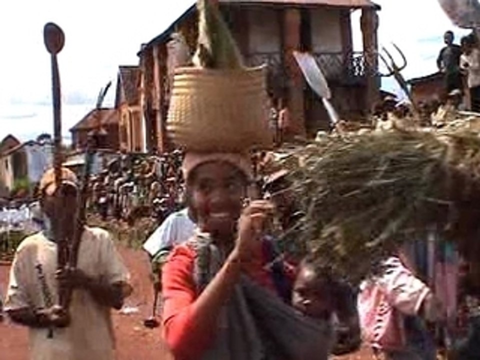 NJAKATIANA : Mbola hafa