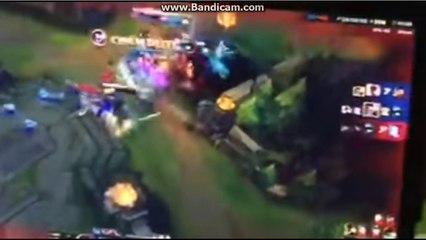 Bé gái 9 tuổi đánh Yasuo như thần