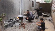 معاناة سكان ريف حمص جراء حصار النظام