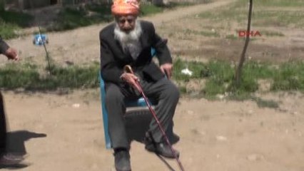 Muş-Torununun Torunları ile Geziyor