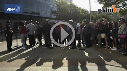 Orang ramai serbu tiket untuk upacara pengkebumian Muhammad Ali