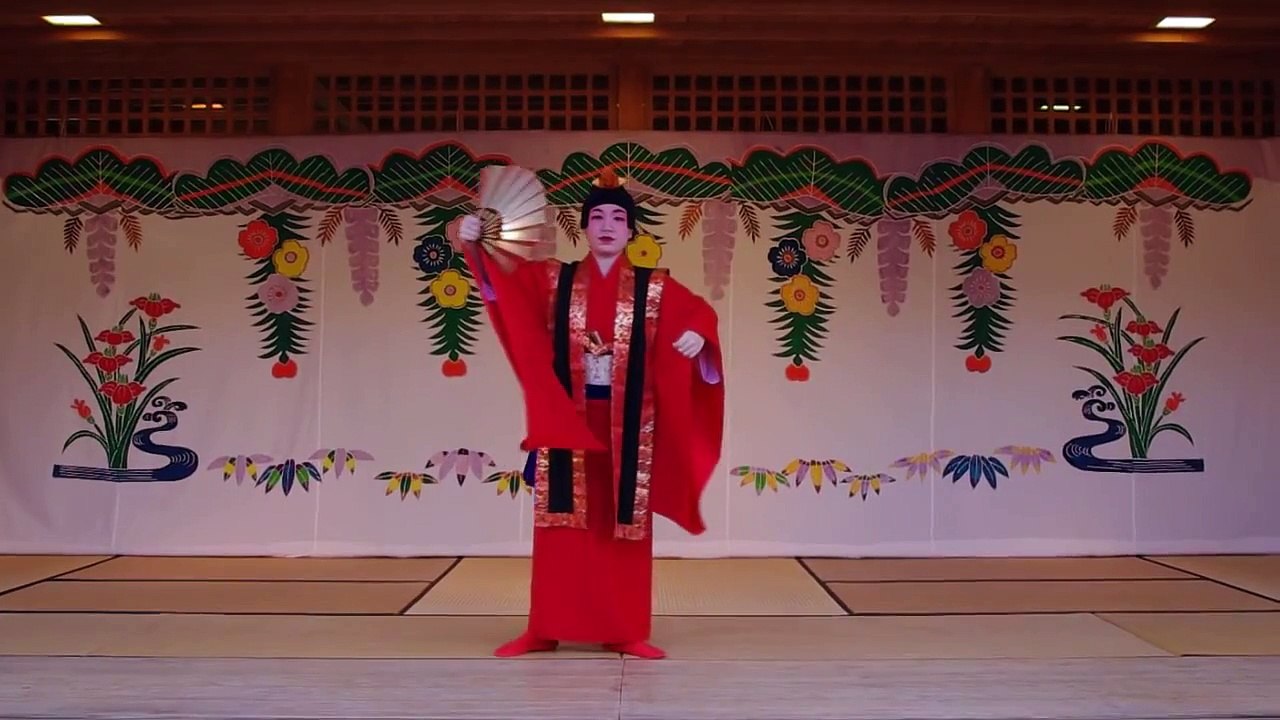 Traditional Dance Performance in Okinawa - (1/4)