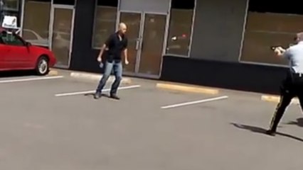 Quand le taser ne fait rien à un homme complètement fou