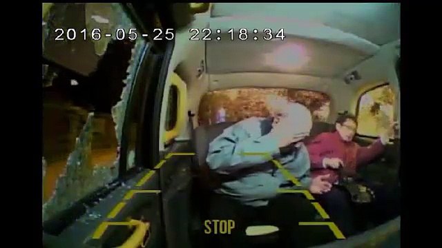 Une grand mère ce prend une brique en plein visage lancé par des ordures