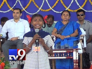Schoolgirl's speech made CM Anandiben Patel emotional, Kheda - Tv9 Gujarati