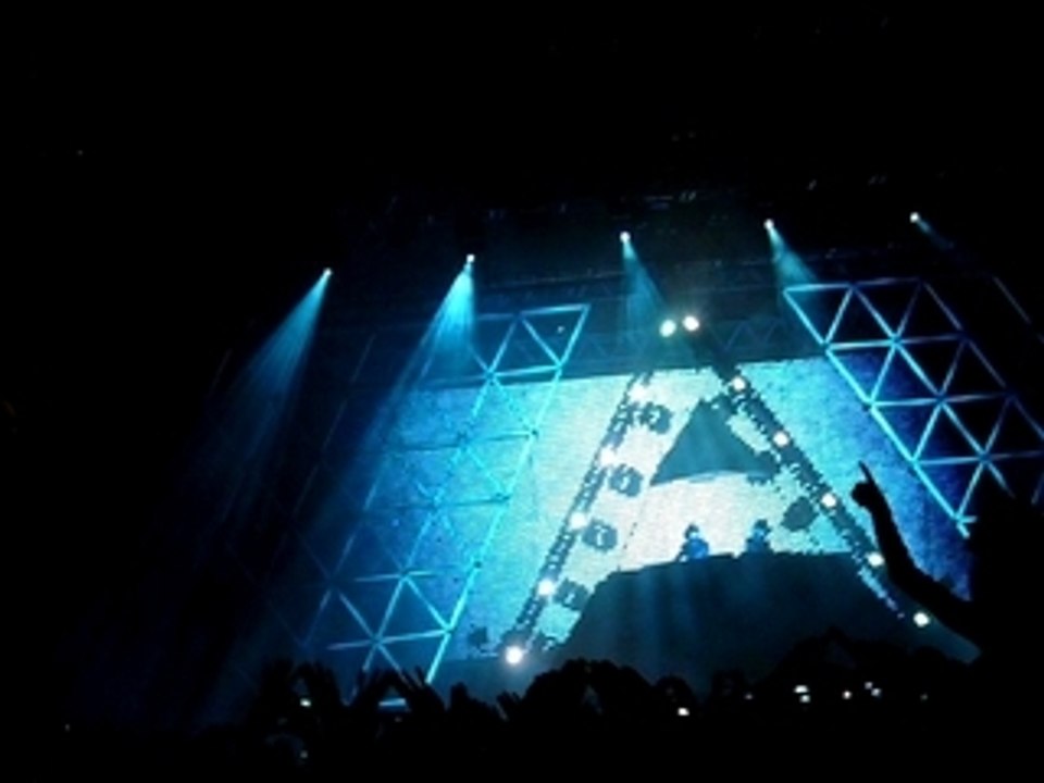 Daft Punk Alive 2007 @ Nîmes - Ligne de basse!