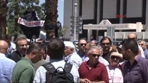 İzmir'deki Başbakanlık Ofisine Siyah Çelenk Bırakma Krizi