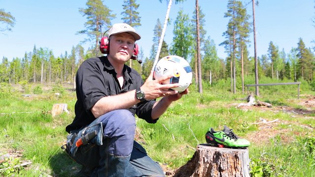 Explosion du ballon de l'euro de football 2016 à la dynamite lol