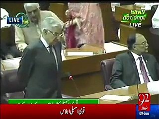 What Khawaja Asif Said While Appologizing To Shireen Mazari on the Floor of Parliament