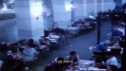 Câmera de segurança mostra pânico e fuga em café atacado em Tel Aviv