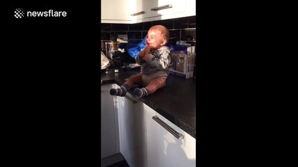 Baby laughs hysterically at his auntie