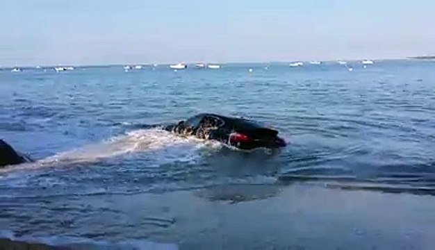 Bassin d'Arcachon : Un Suisse coule sa Porsche Panamera au Pyla à cause de la marée montante