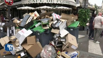 Une montagne de poubelles devant le café de Flore