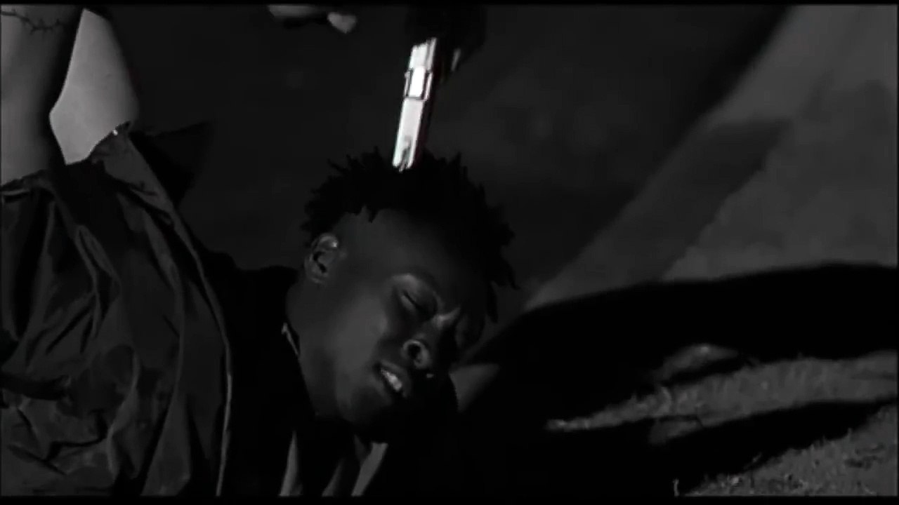 American History X (HD) Fou ta bouche sur le bord du trottoir !