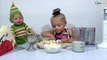 ✔ Yaroslava prepara un batido de leche y plátano para su muñeca Baby Born / Juguetes para niños ✔