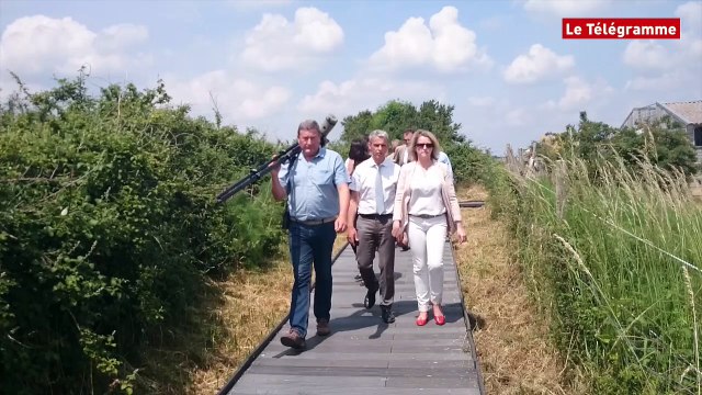 Séné (56). Barbara Pompili visite la réserve naturelle