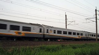Railway : KA 25 Argo parahyangan meet KA Batubara
