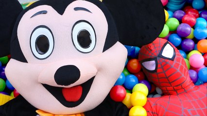MICKEY & MINNIE MOUSE Love Story w- Spiderman in Real Life Superhero – Ballpit Surprise Egg Toys
